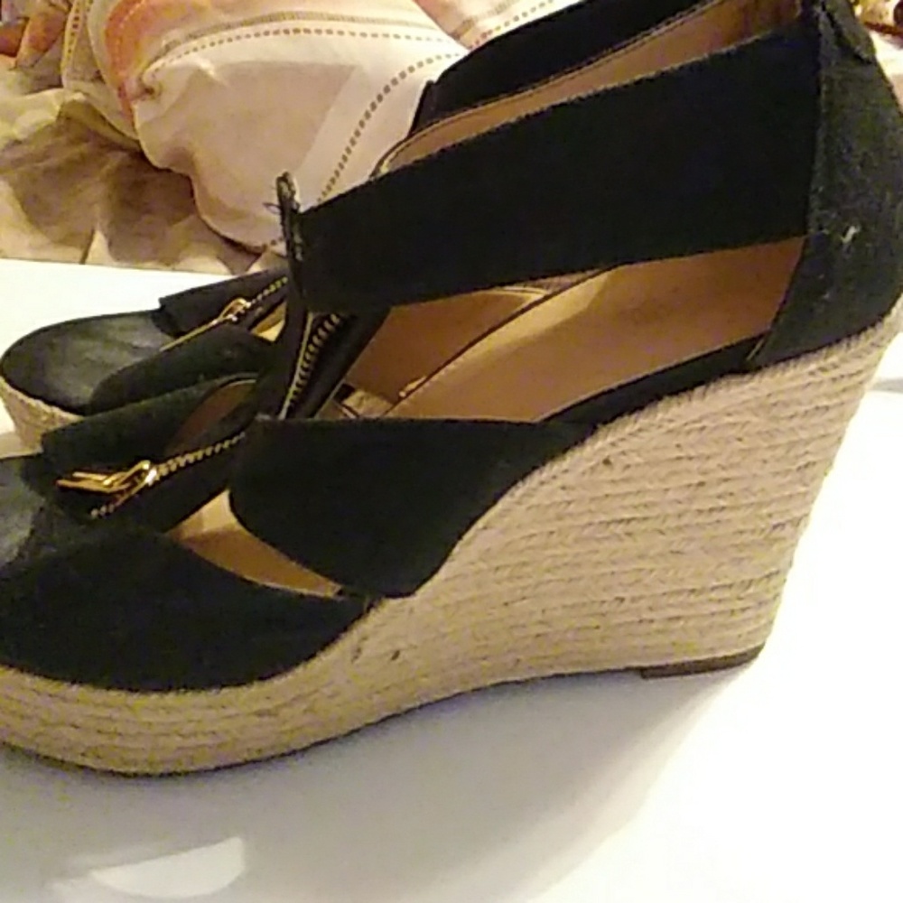 Shoes - Picture 2 of 5